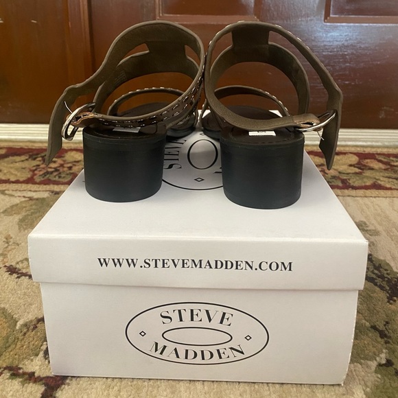 Steve Madden Low Heel - Picture 4 of 7